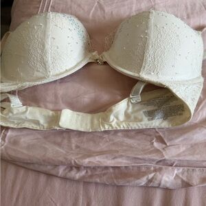 Victoria's Secret Cream Lace Push-Up Bra with Rhinestones